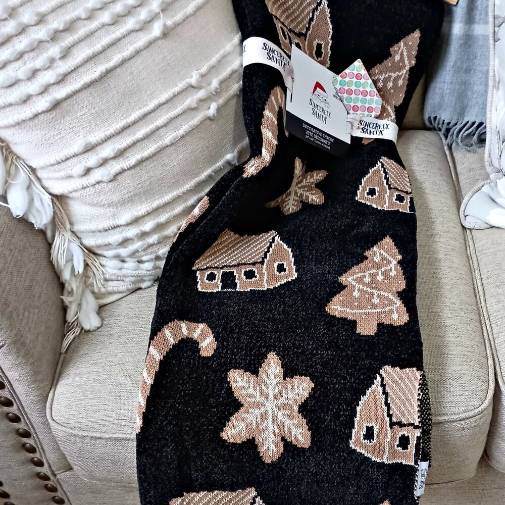 NEW! EXQUISITE SWEATER KNIT GINGERBREAD BLANKET